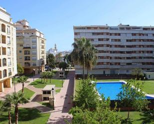 Dormitori de Apartament de lloguer en Estepona amb Terrassa