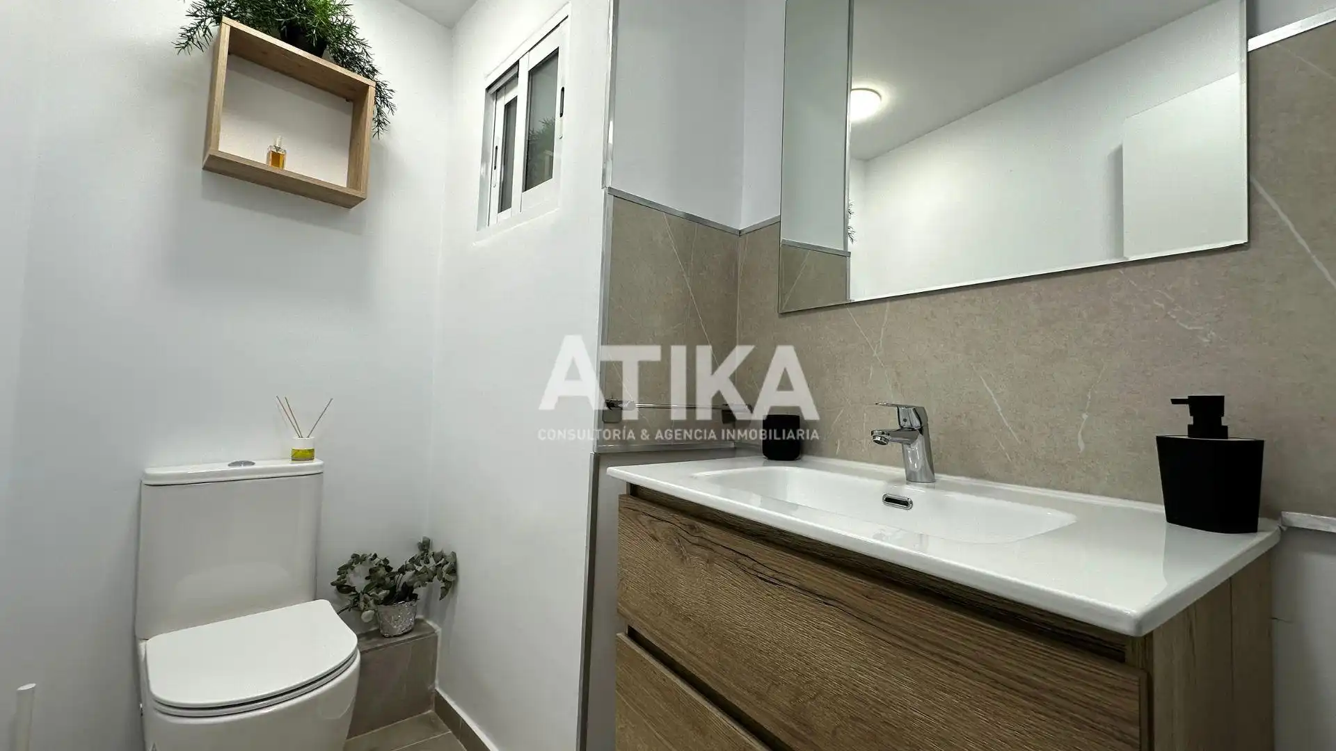 Baño de Piso en venta en Albaida con Parquet, Trastero y Amueblado