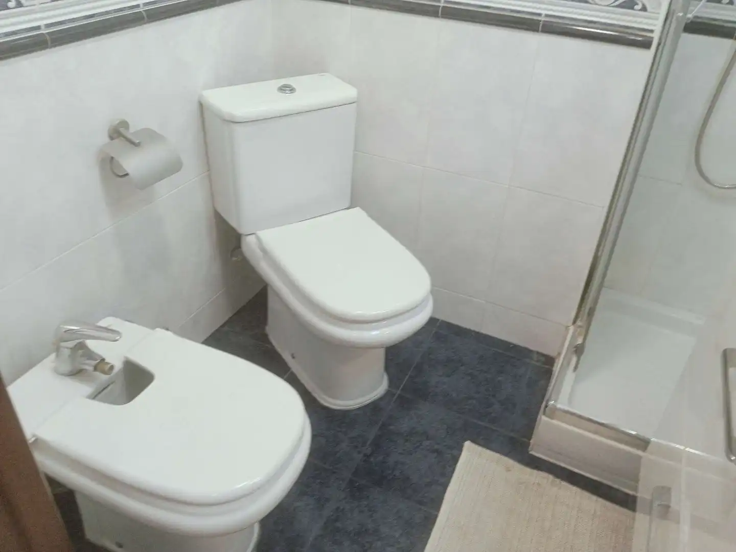 Bathroom of Flat for rent in Zaragoza  with Air Conditioner, Heating and Terrace