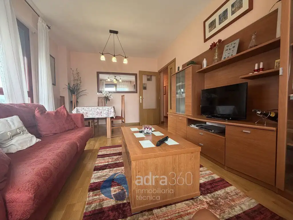 Sala d'estar de Pis de lloguer en  Logroño amb Calefacció, Traster i Moblat