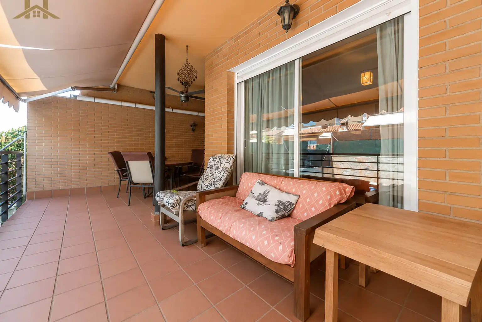 Terrassa de Casa adosada en venda en Arroyomolinos (Madrid) amb Calefacció, Jardí privat i Piscina