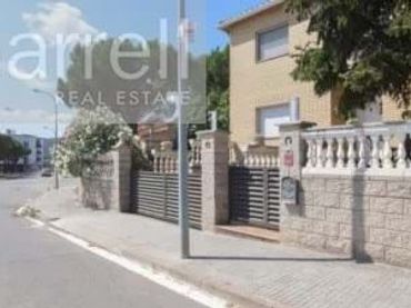 Villa à vendre à Carrer Josep Pla