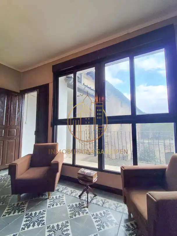 Außenansicht von Haus oder Chalet zum Verkauf in Aibar / Oibar mit Terrasse und Balkon
