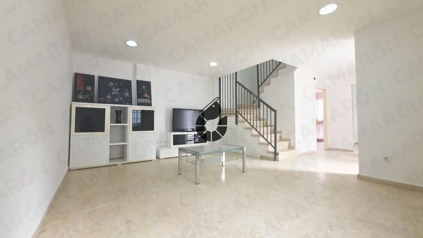 Sala de estar de Casa adosada en venta en Coria del Río con Aire acondicionado