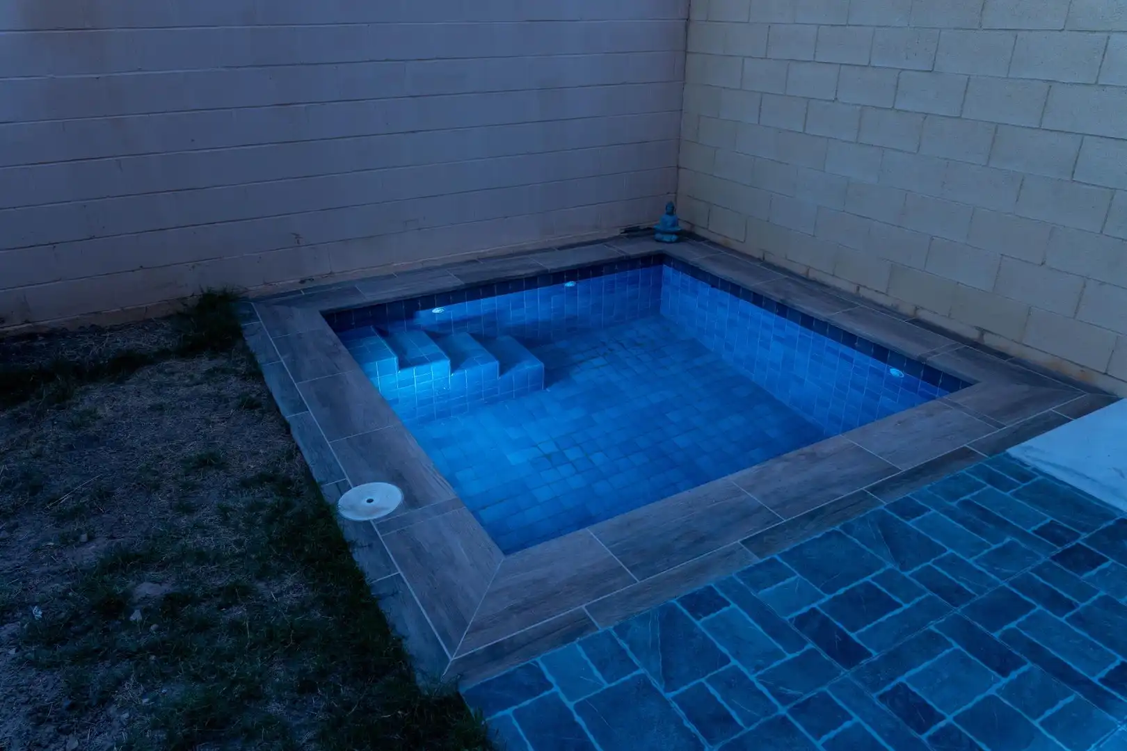 Piscina de Casa adosada en venda en San Juan de Aznalfarache amb Aire condicionat, Jardí privat i Terrassa