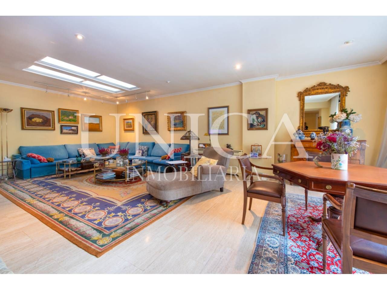 Sala d'estar de Casa o xalet en venda en  Madrid Capital amb Aire condicionat, Calefacció i Jardí privat