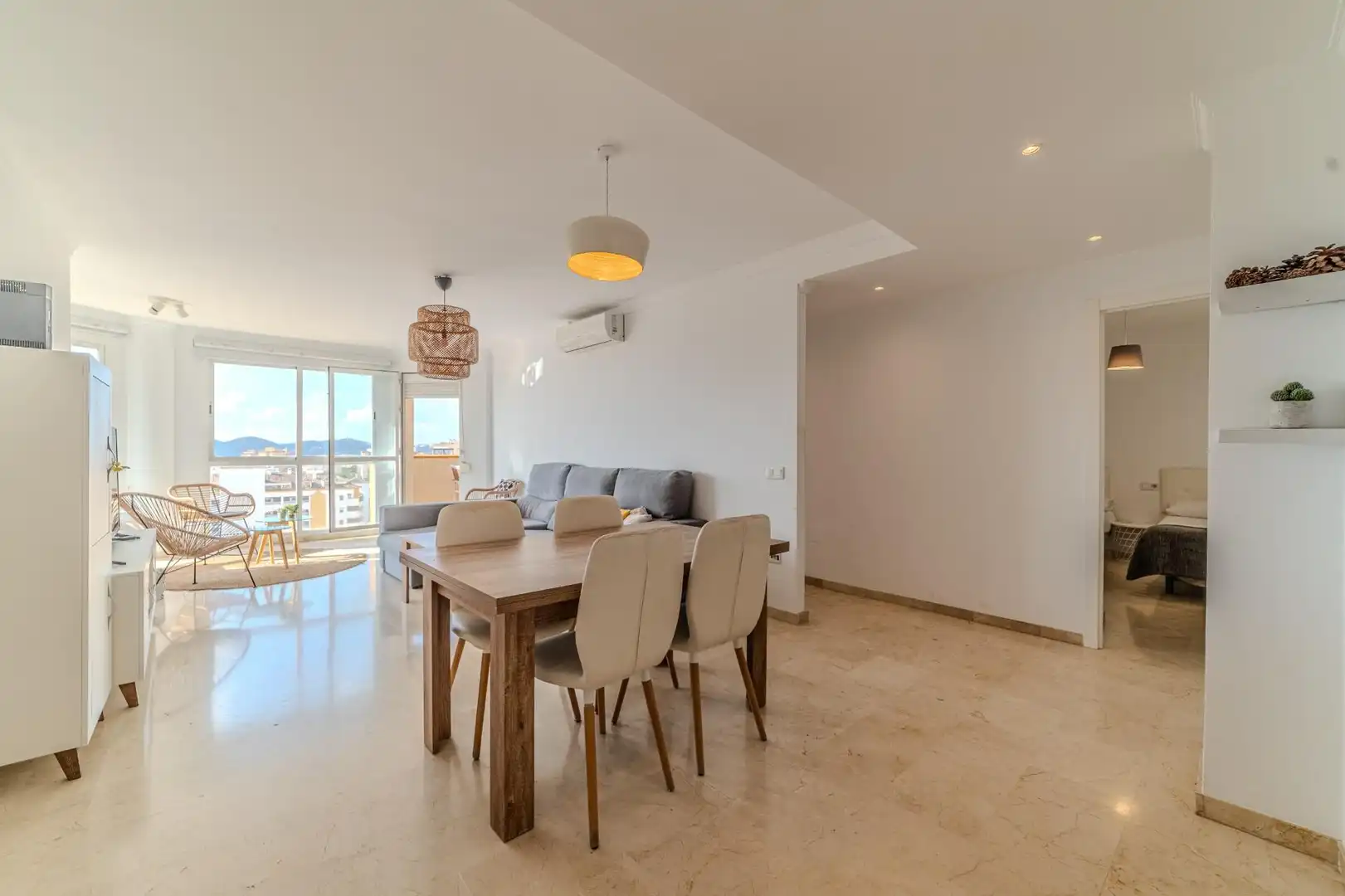 Menjador de Àtic en venda en Fuengirola amb Aire condicionat, Jardí privat i Terrassa