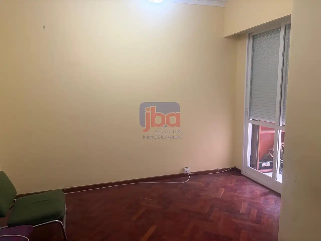 Dormitori de Pis en venda en Ourense Capital  amb Parquet