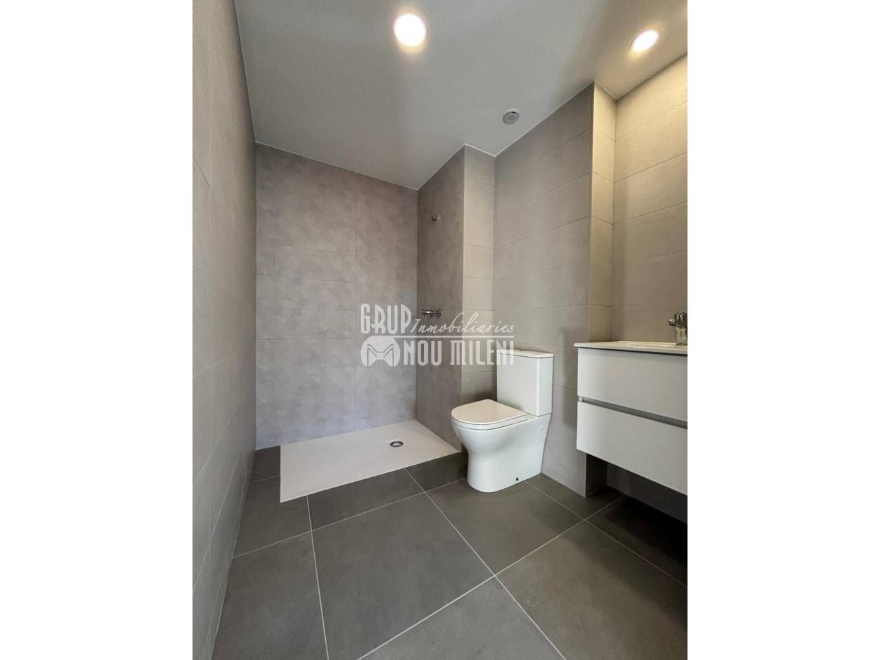 Bany de Pis de lloguer en Massanassa amb Terrassa, Traster i Balcó