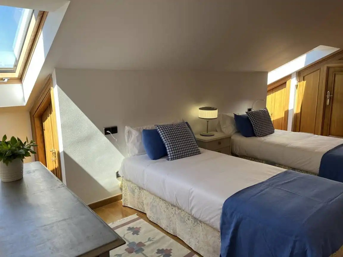 Habitación de Finca rústica de alquiler en Baiona con Jardín privado, Terraza y Piscina