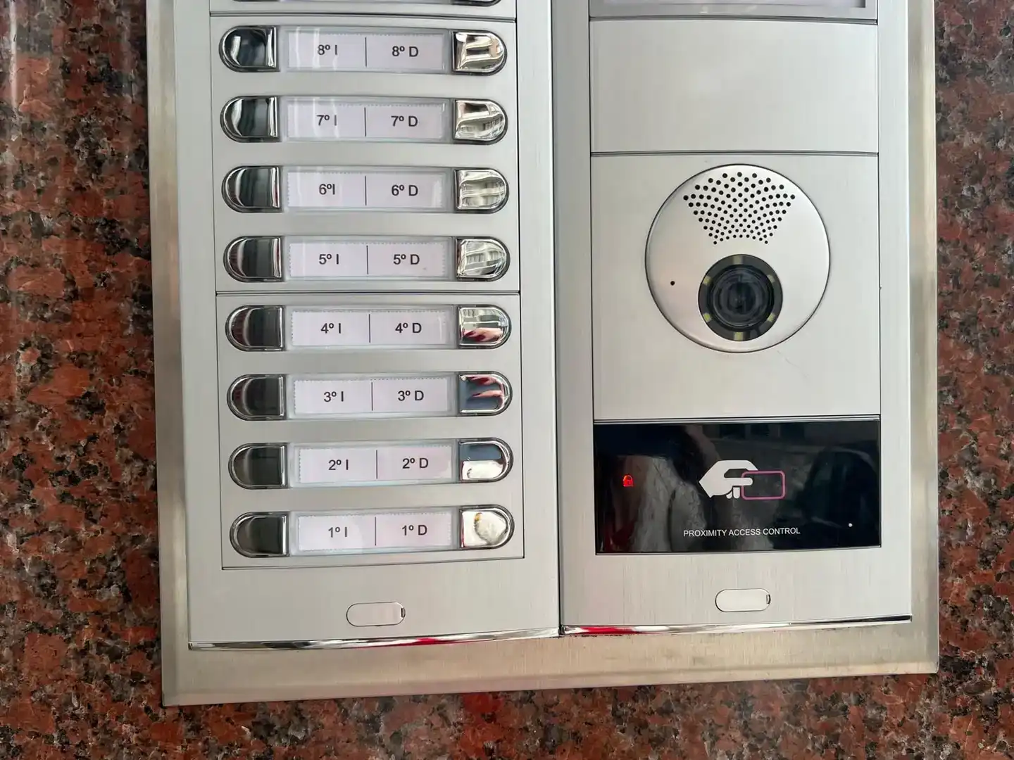 Aparcament de Àtic de lloguer en León Capital  amb Balcó