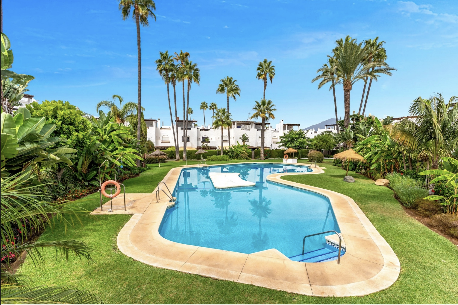 Jardí de Casa adosada en venda en Marbella amb Aire condicionat, Jardí privat i Terrassa