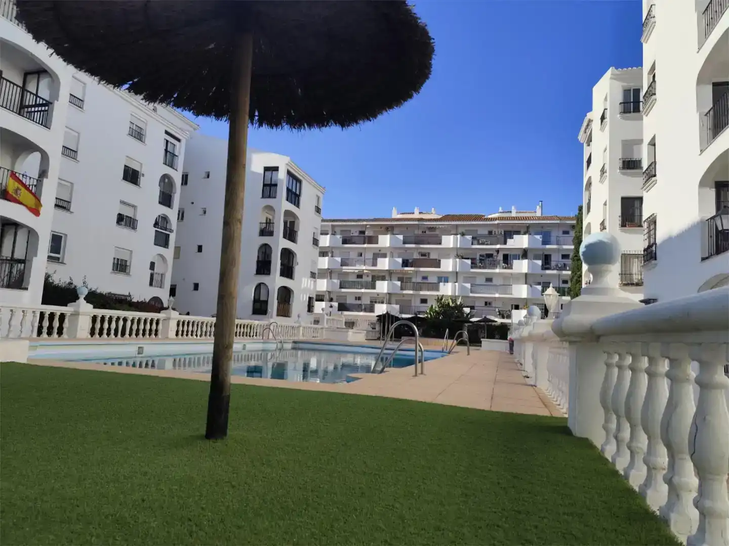 Vista exterior de Pis en venda en Manilva amb Aire condicionat, Jardí privat i TV