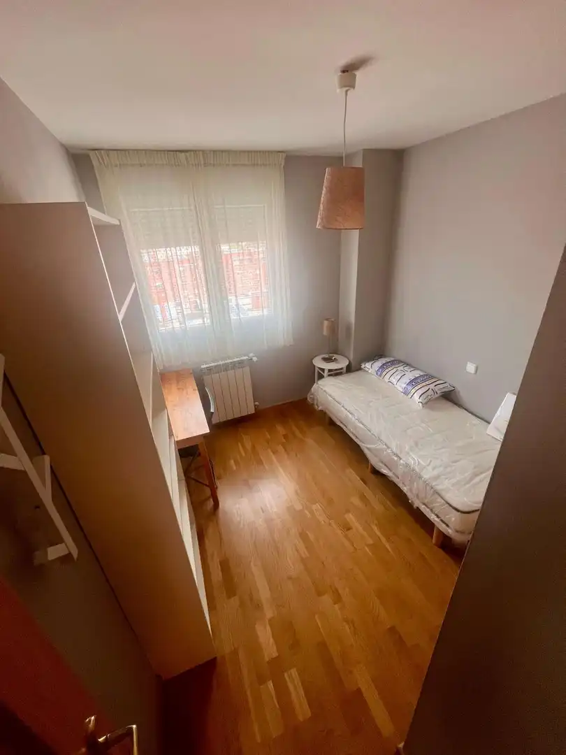 Bedroom of Flat for share in Madrid  with Air Conditioner, Heating and Terrace