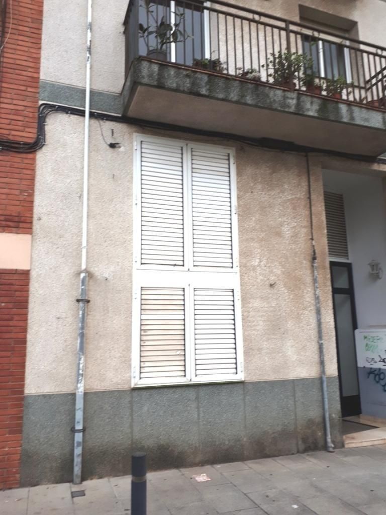 Vista exterior de Planta baixa en venda en  Barcelona Capital amb Terrassa i Balcó