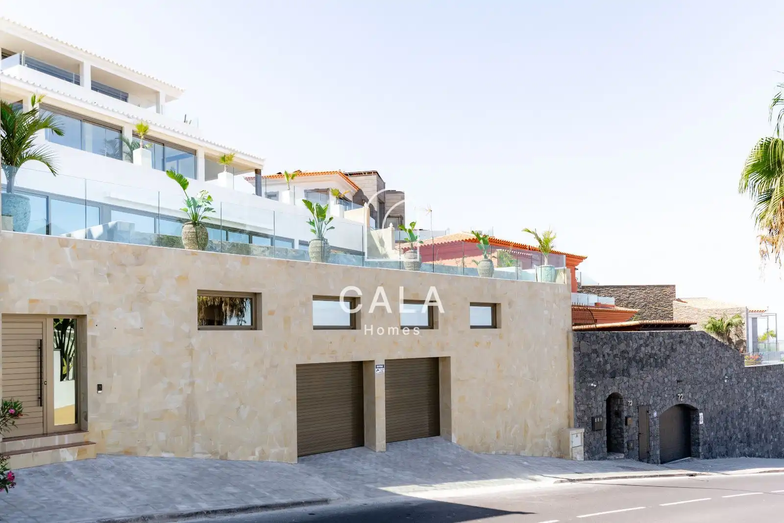 Vista exterior de Casa o xalet en venda en Adeje amb Aire condicionat, Calefacció i Terrassa