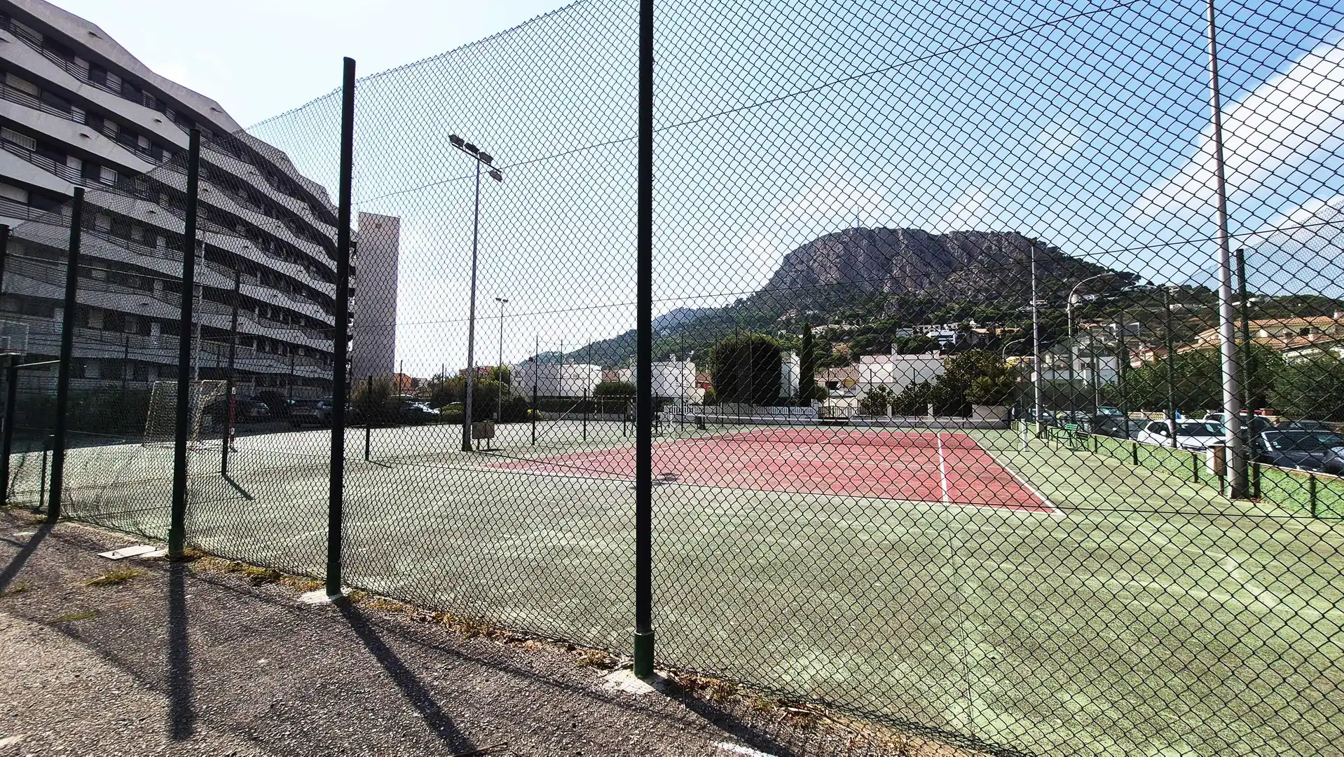 Parking de Piso en venta en L'Estartit con Terraza y Piscina comunitaria
