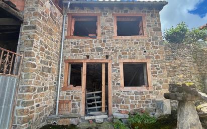 Exterior view of Single-family semi-detached for sale in Cabezón de Liébana