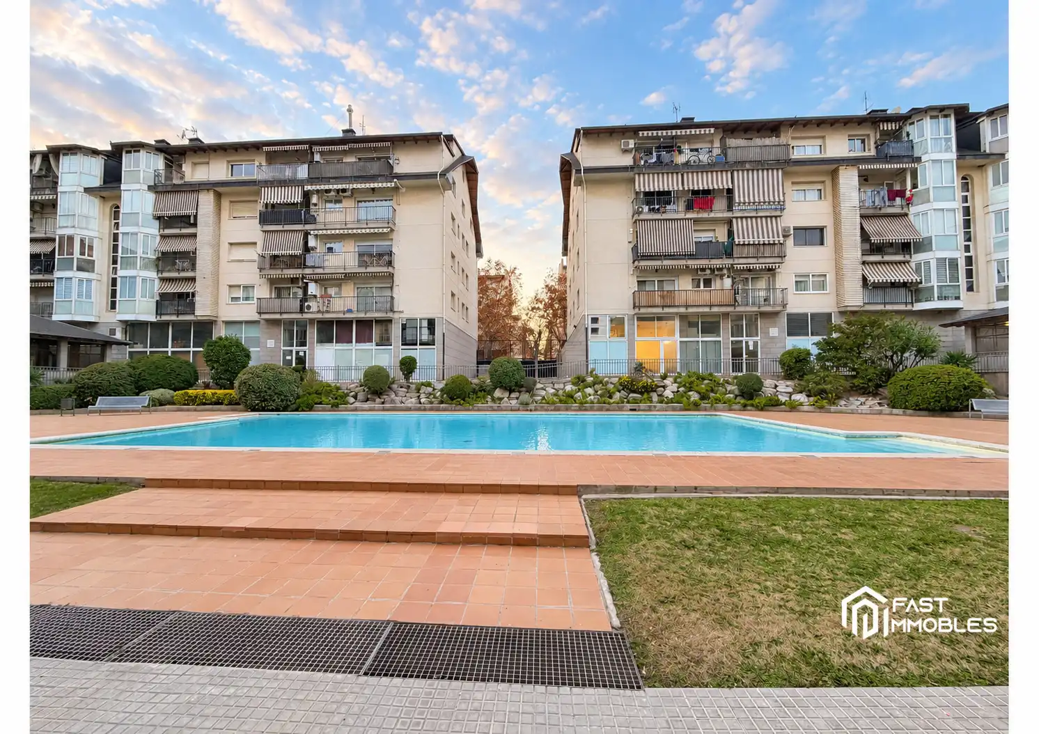 Swimming pool of Flat for sale in Ponent
