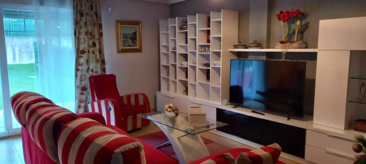 Sala d'estar de Casa adosada de lloguer en Reocín amb Calefacció