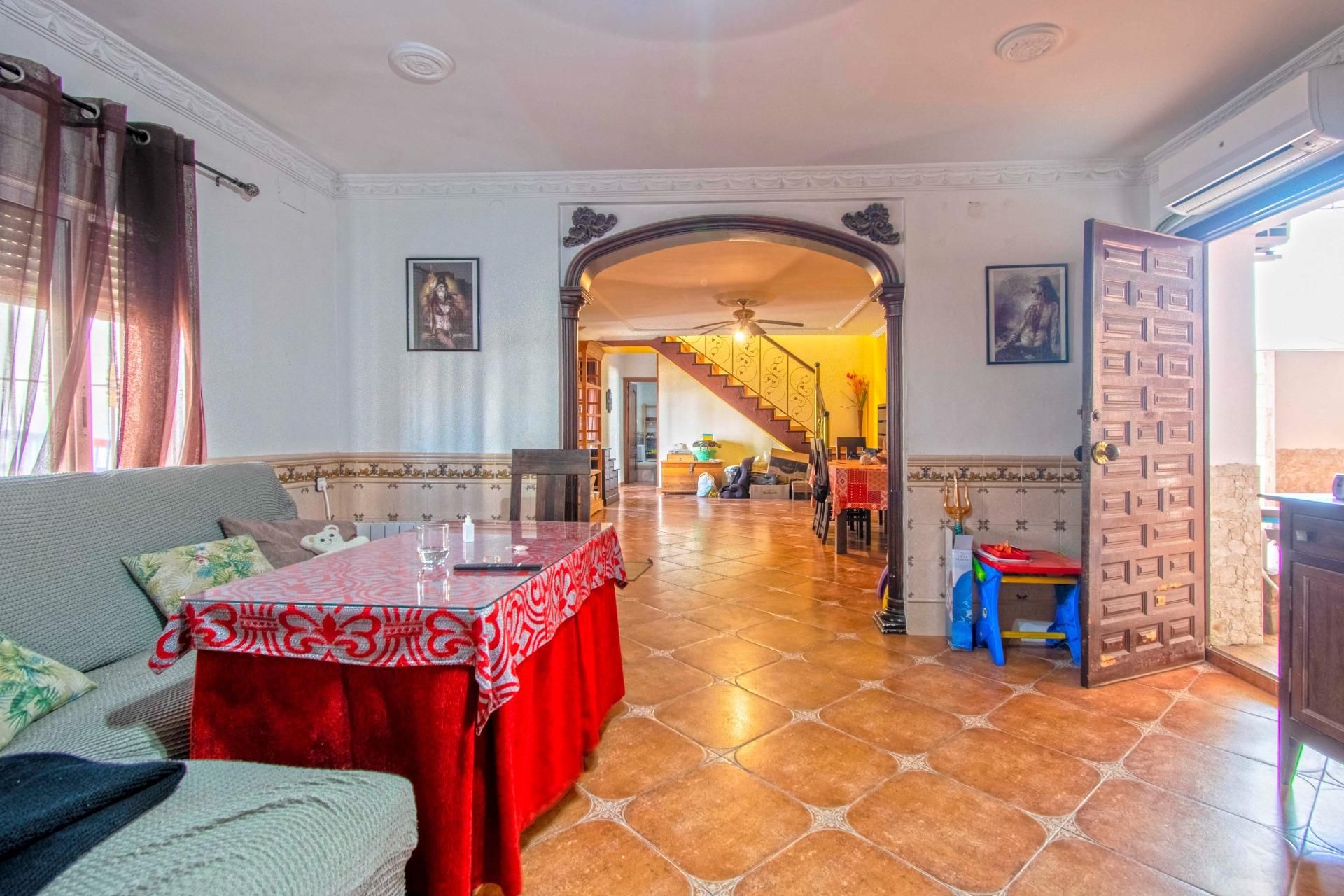 Casa adosada en venta en Los Palacios y Villafranca con Terraza y Trastero