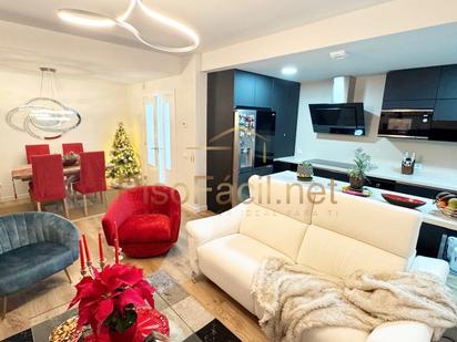 Living room of Flat for sale in Parla  with Air Conditioner, Heating and Parquet flooring