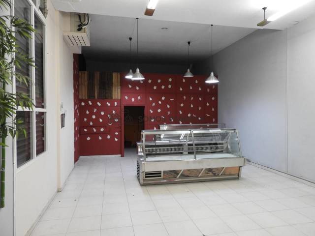 Local comercial en Alquiler en A Ponte