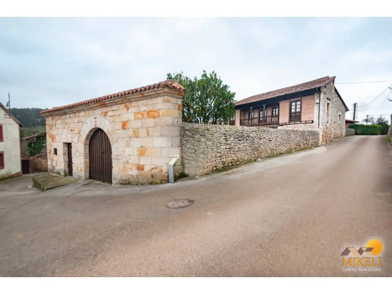 Vista exterior de Casa o xalet en venda en Alfoz de Lloredo amb Calefacció, Jardí privat i Terrassa