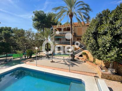 Vista exterior de Casa o xalet en venda en Torrent amb Aire condicionat, Terrassa i Piscina