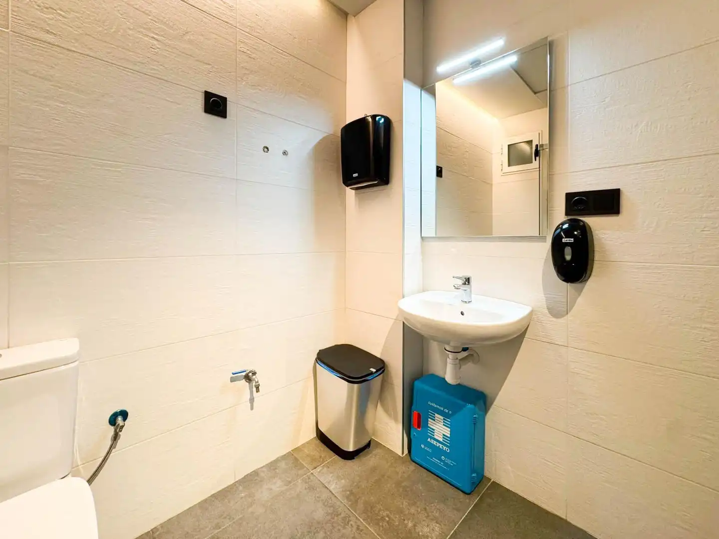 Baño de Local en venta en Elche / Elx con Aire acondicionado