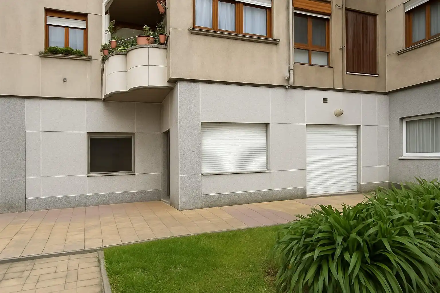 Vista exterior de Local en venta en Torrelavega 