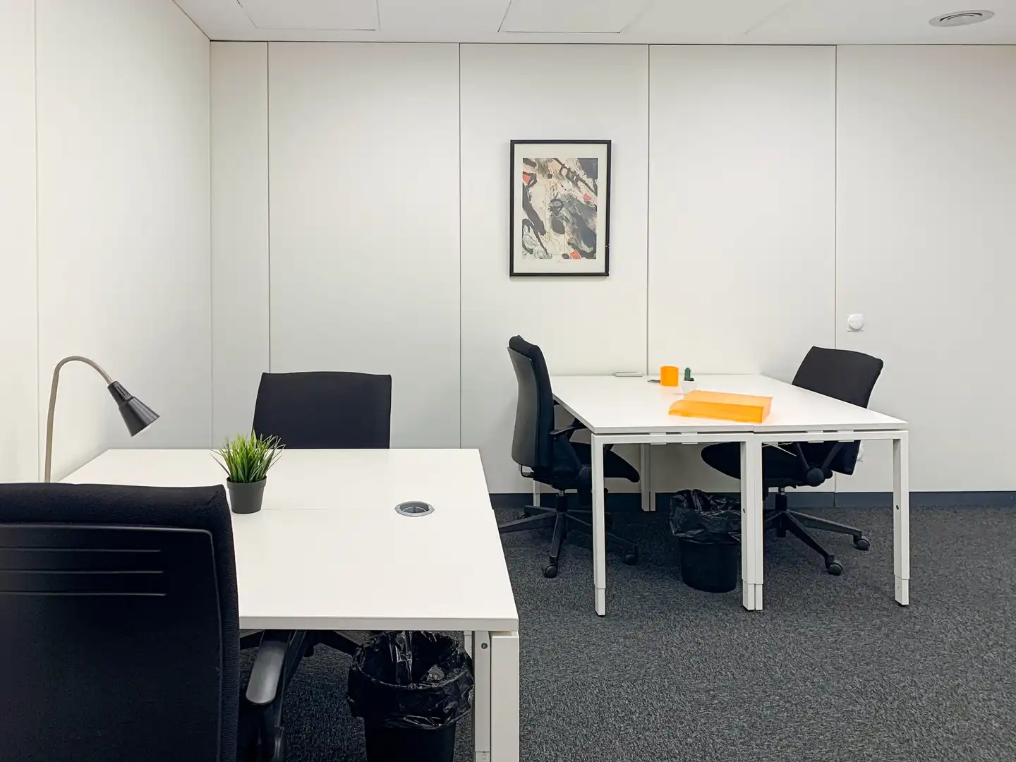 Büro zur Miete in Marbella mit Klimaanlage, Heizung und Möbliert