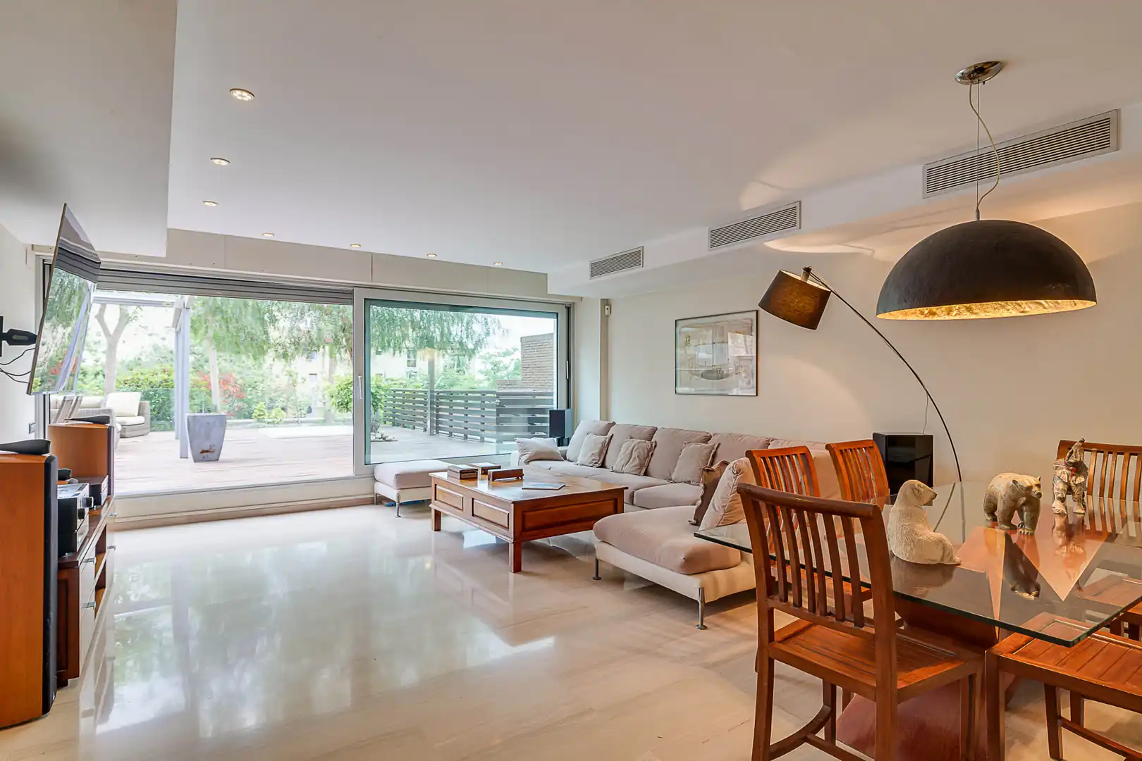 Sala de estar de Casa adosada en venta en Barcelona con Aire acondicionado, Calefacción y Terraza