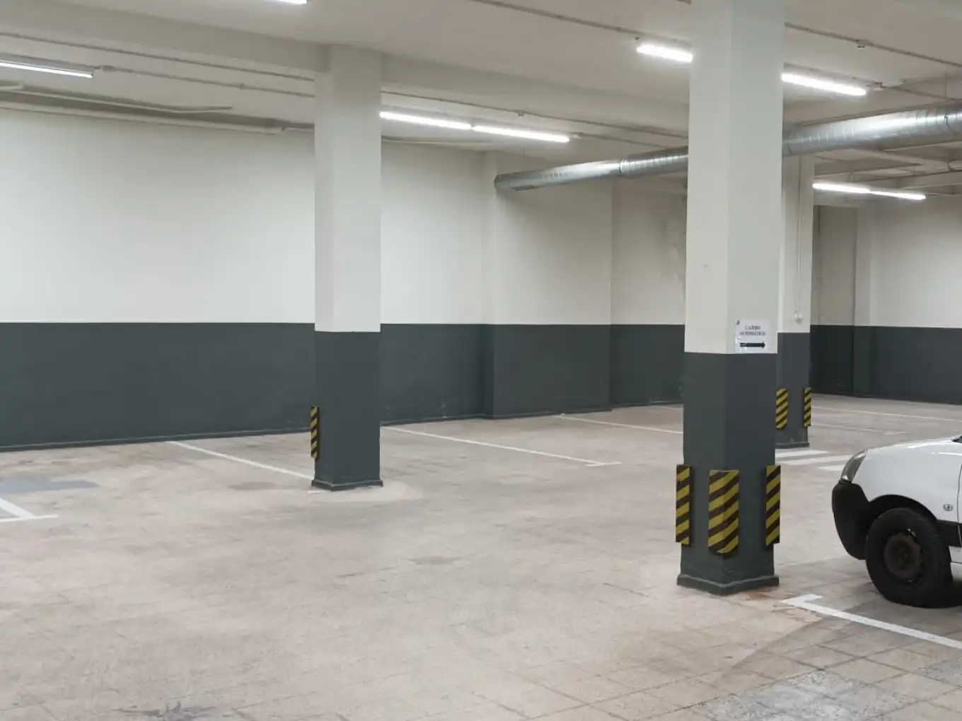 Parking of Garage for rent in Madrid  with Alarm