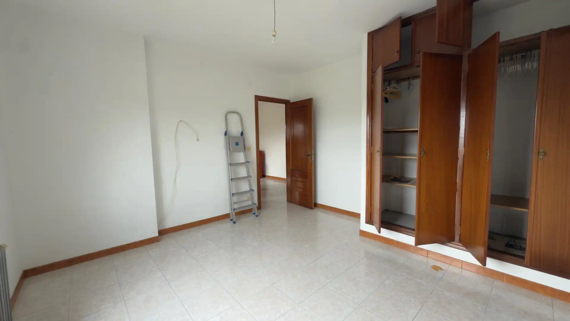 Habitación de Casa o chalet en venta en Avión con Calefacción, Jardín privado y Trastero