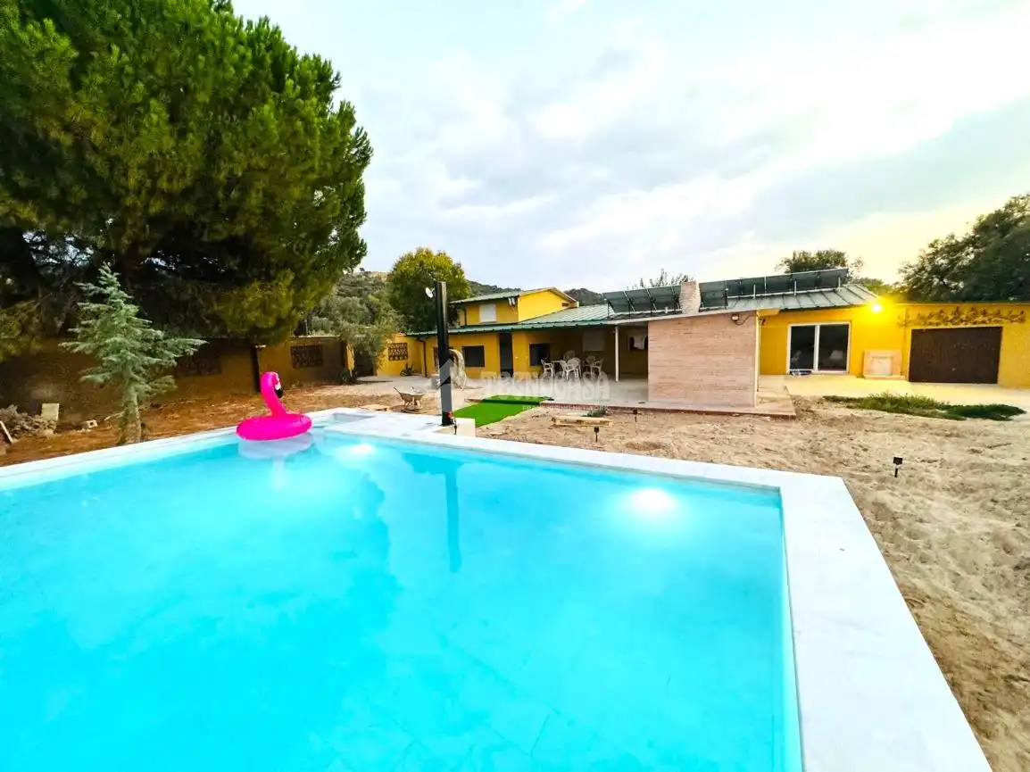 Piscina de Casa o xalet en venda en Talavera de la Reina amb Aire condicionat, Calefacció i Jardí privat