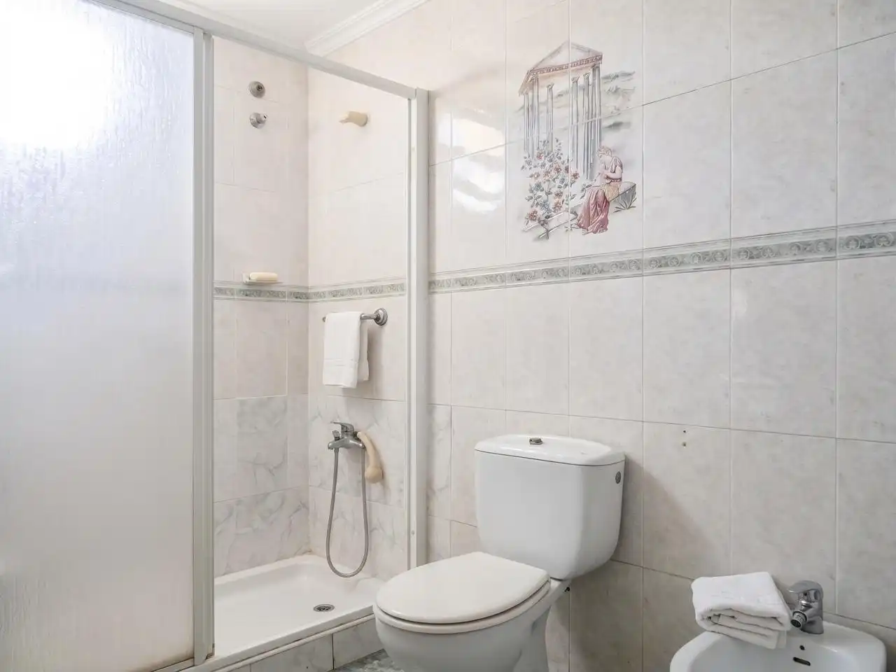 Bathroom of Flat for sale in Sevilla  with Air Conditioner and Furnished