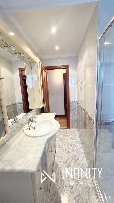 Bathroom of Flat for rent in Galdakao  with Heating, Terrace and Furnished