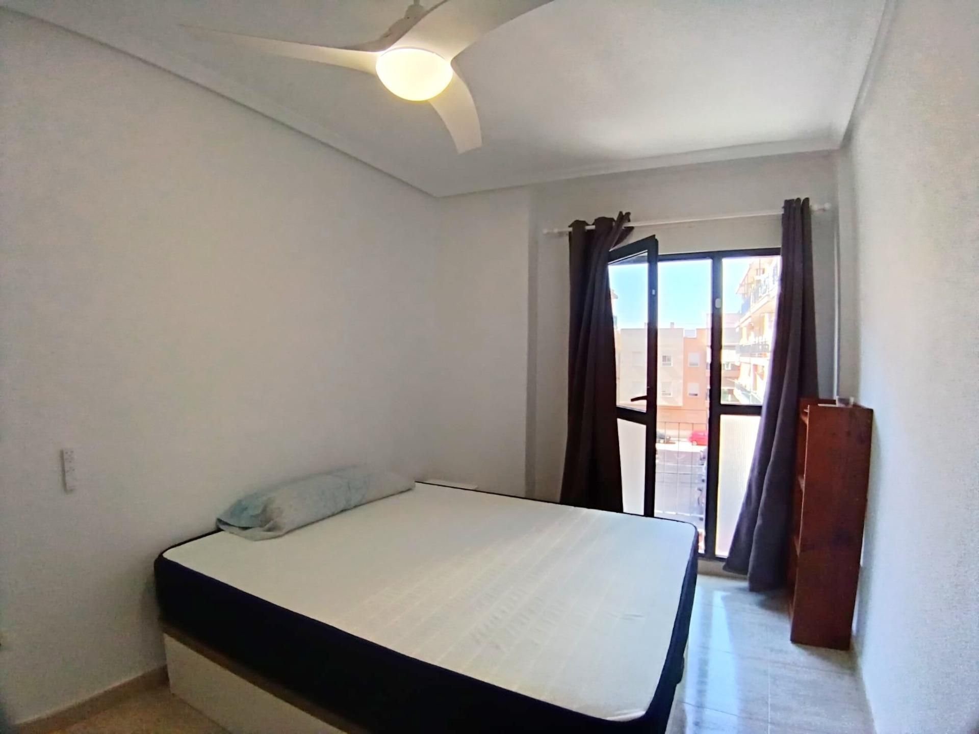 Habitación de Piso para compartir en Orihuela con Terraza y Trastero
