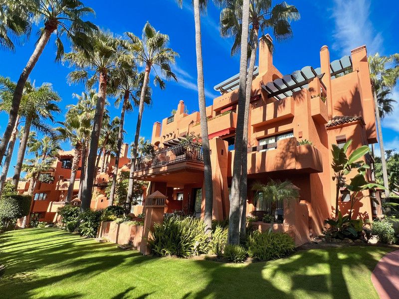 Exterior view of Attic to rent in Marbella  with Air Conditioner, Terrace and Storage room