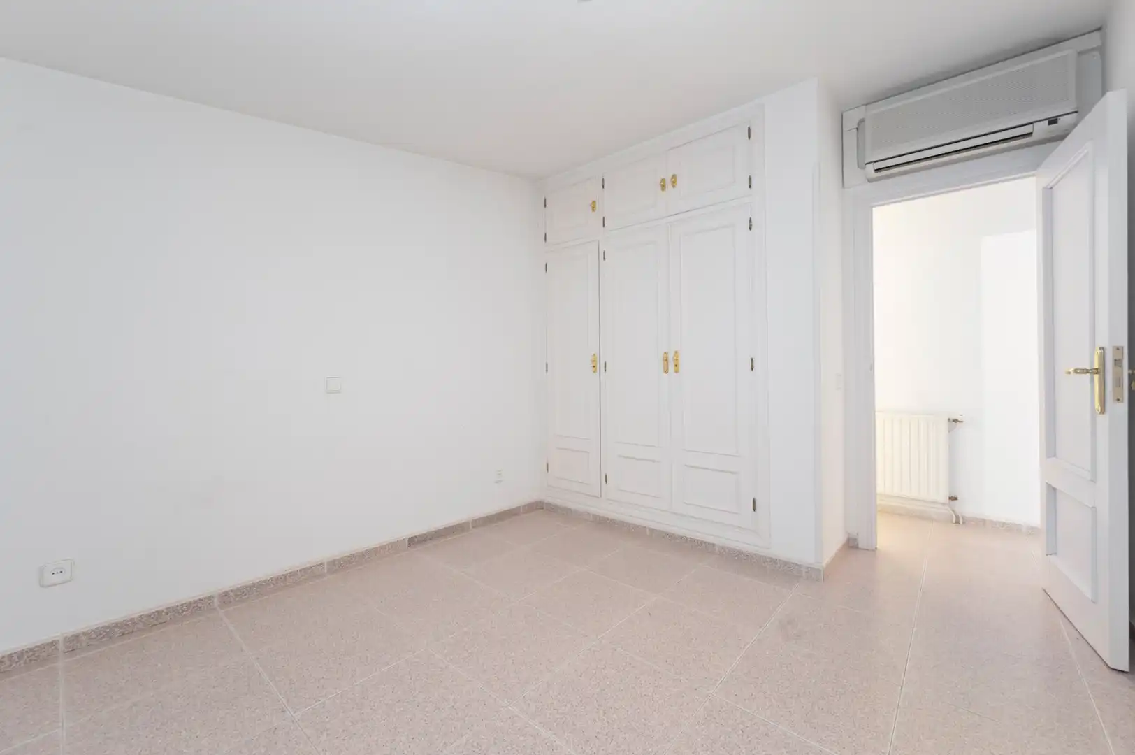 Habitación de Casa o chalet en venta en Colmenar Viejo con Aire acondicionado, Calefacción y Jardín privado