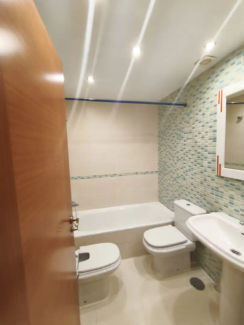 Baño de Apartamento en venta en Alameda de la Sagra con Calefacción, Parquet y Trastero