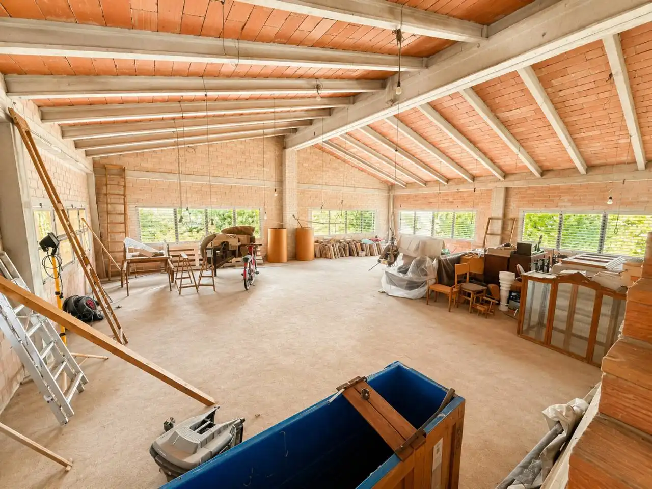 Sala d'estar de Casa adosada en venda en Porqueres amb Jardí privat i Terrassa