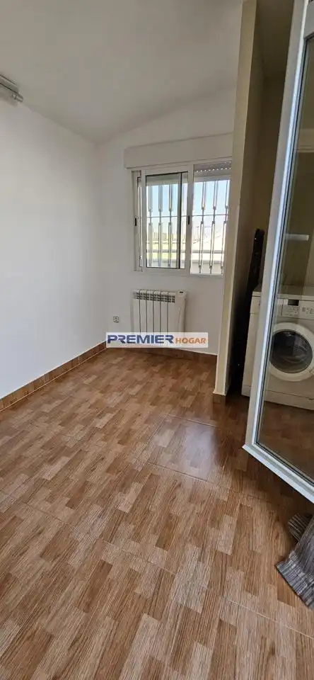Schlafzimmer von Einfamilien-Reihenhaus zur Miete in Torrejón de Ardoz mit Klimaanlage, Heizung und Privatgarten