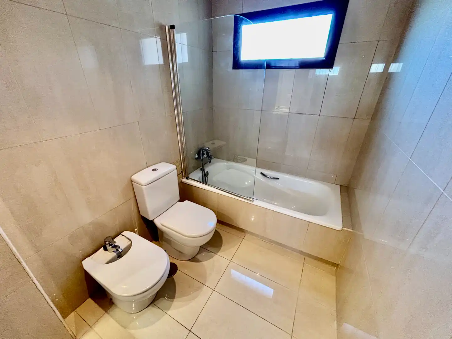 Baño de Piso en venta en Alicante / Alacant con Aire acondicionado, Calefacción y Terraza