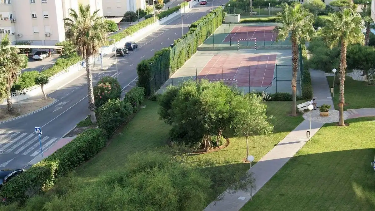 Vista exterior de Apartamento en venta en Alicante / Alacant con Jardín privado, Terraza y Amueblado