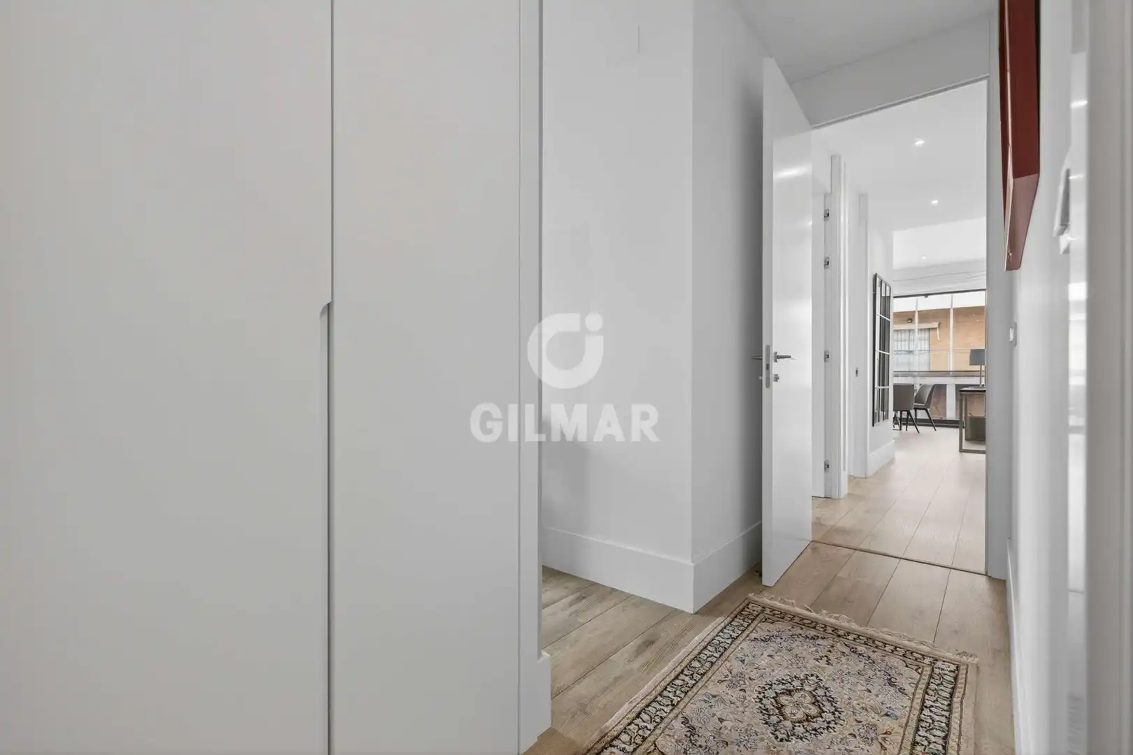 Piso en venta en Sevilla con Calefacción, Trastero y Piscina