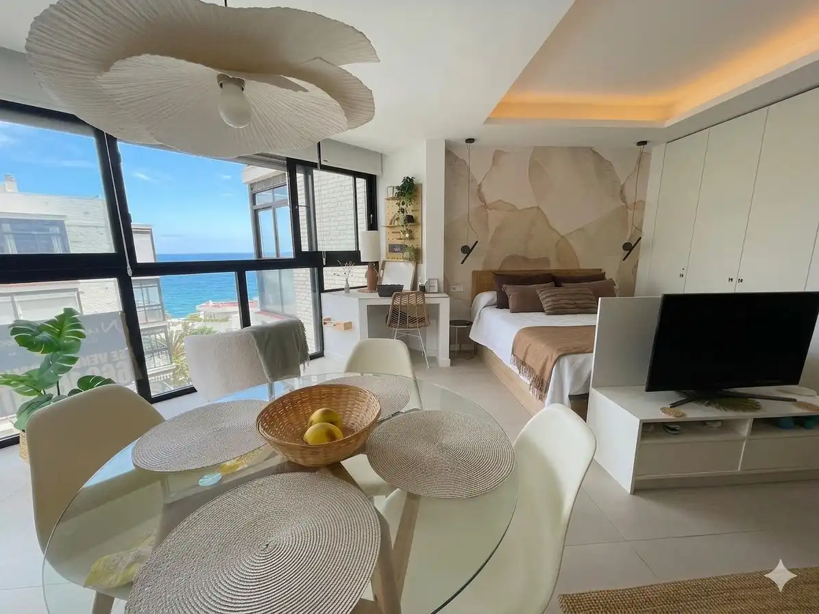 Sala d'estar de Estudi en venda en Marbella amb Aire condicionat, Moblat i Sauna