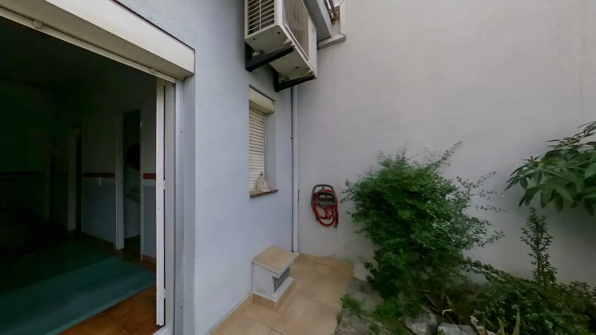 Terrasse von Einfamilien-Reihenhaus zum Verkauf in Sabadell mit Klimaanlage, Heizung und Privatgarten