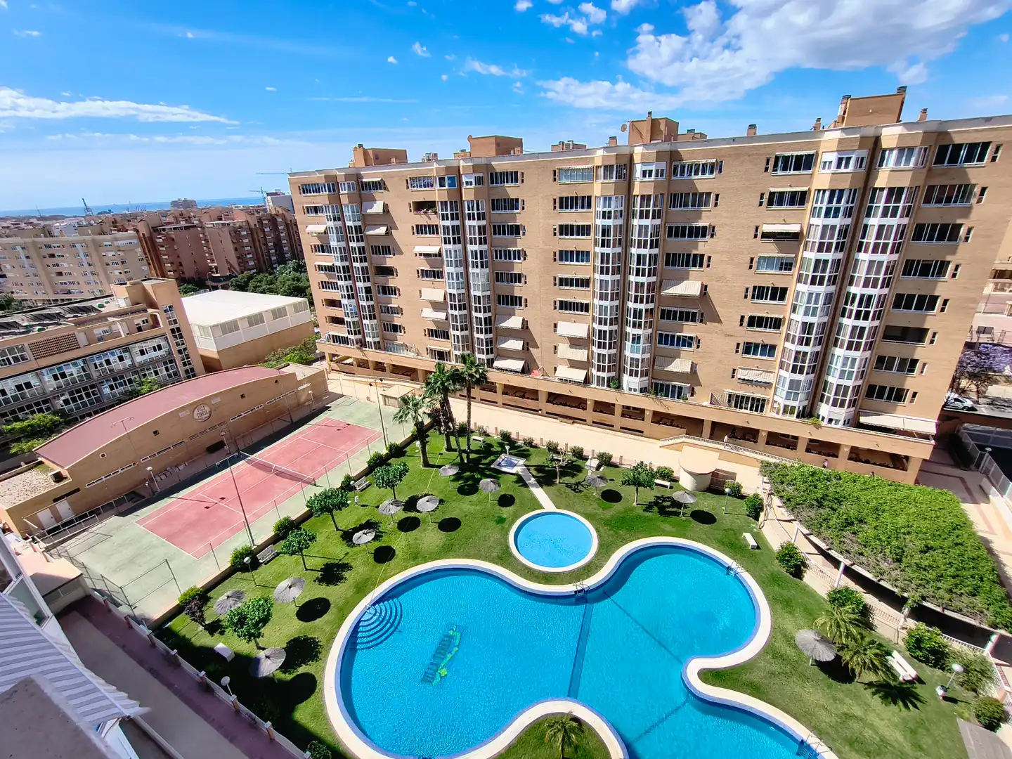 Piscina de Pis en venda en Alicante / Alacant amb Terrassa, Traster i Piscina comunitària